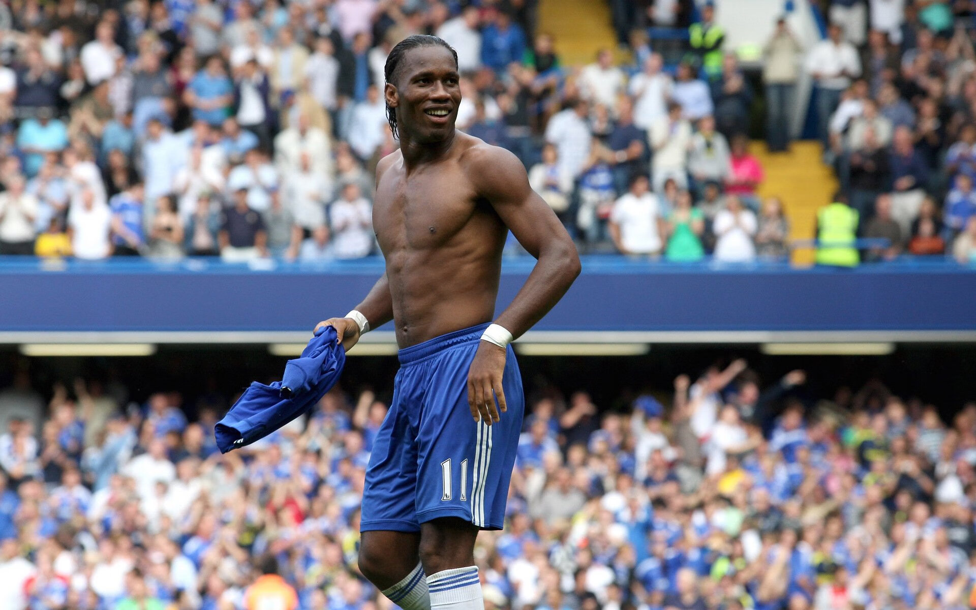 法国主场作战未能晋级，球迷情绪复杂，法国队客场